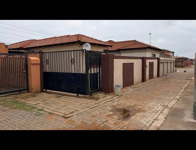 3 BEDROOM HOUSE FOR SALE IN VOSLOORUS EXT